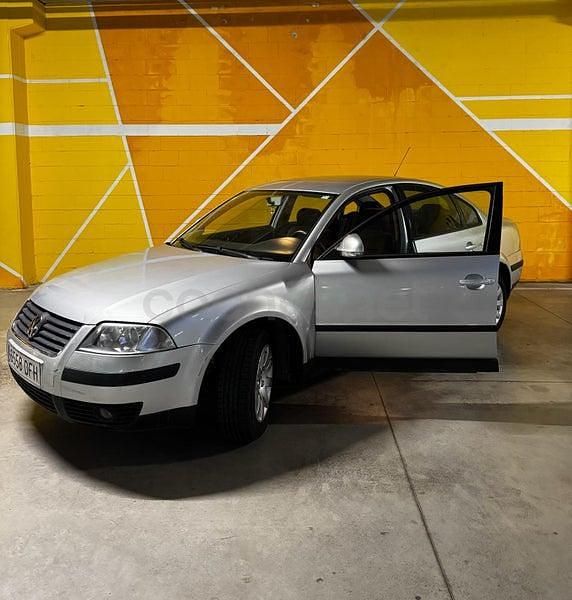 Usado VW Passat Trendline 102 CV (75 kW) 2005 Gris / plata Familiar