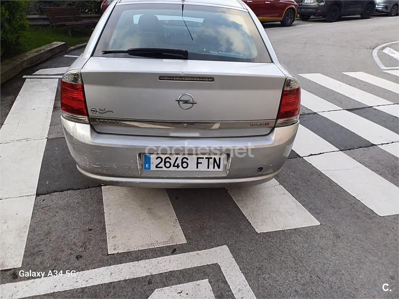 Usado Opel Vectra Cosmo 120 CV (88 kW) 2007 Gris / plata Berlina