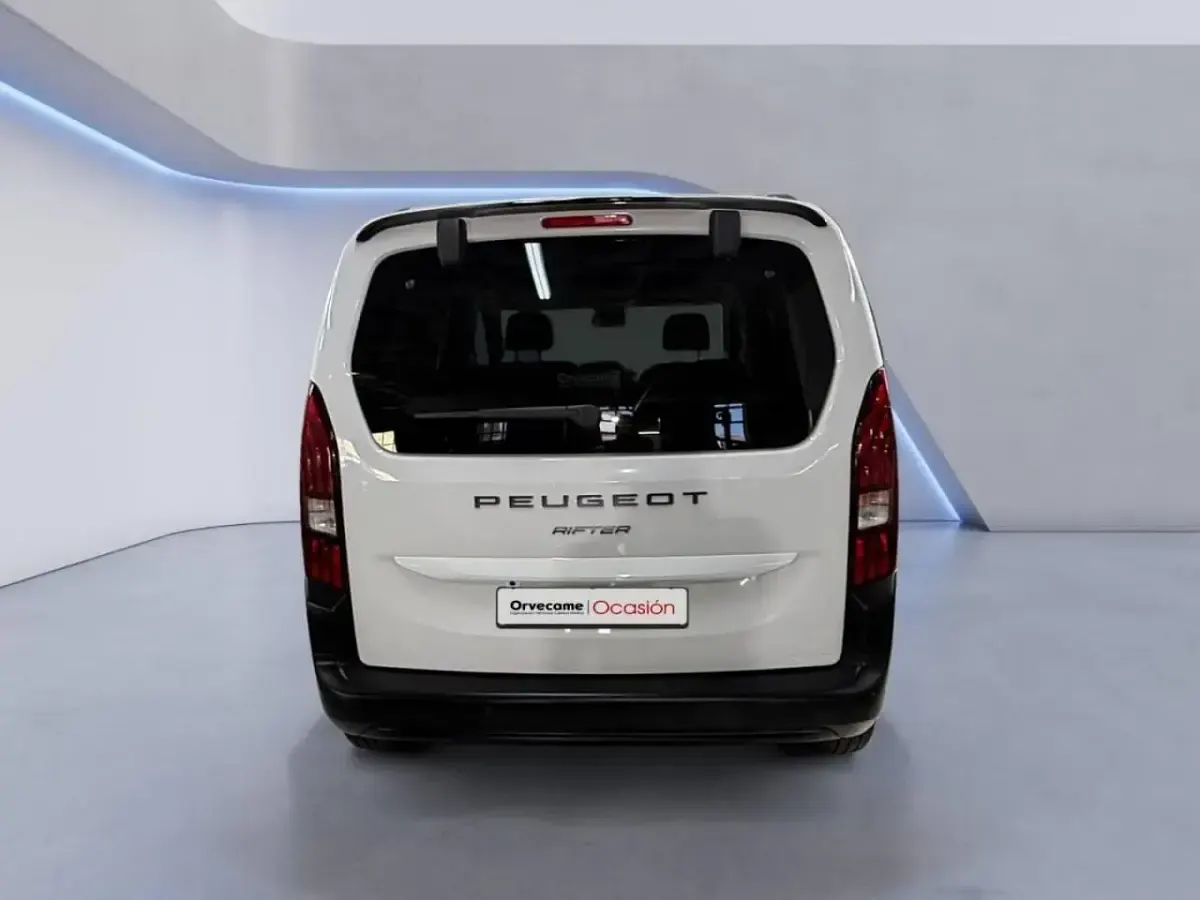 Usado Peugeot Rifter Allure 100 CV (73 kW) 2025 Blanco Monovolumen