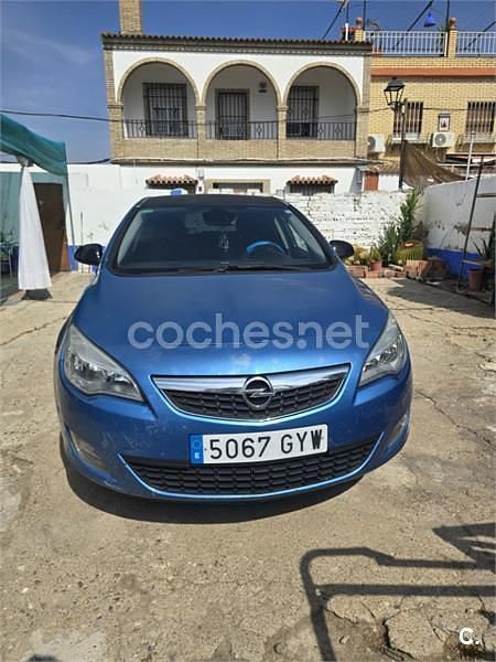 Usado Opel Astra Enjoy 110 CV (80 kW) 2010 Azul Berlina