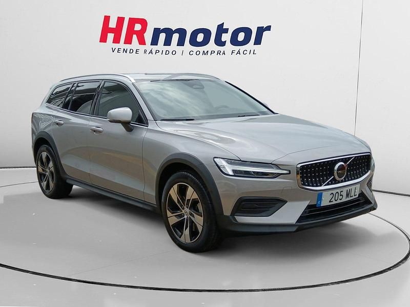 Usado 2023 Volvo V60 CC Core Familiar | 33.950 € (Precio justo) - Imagen 1/4