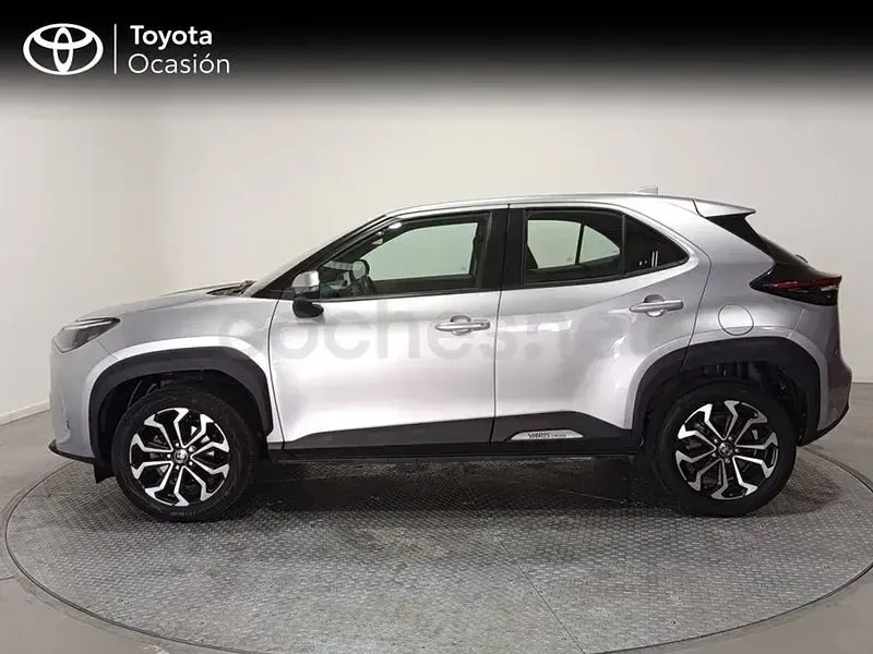 Usado Toyota Yaris Cross Active 116 CV (85 kW) 2022 Gris / plata SUV