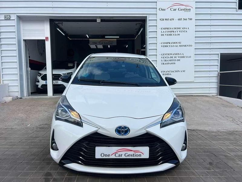 Usado Toyota Yaris Hybrid Active 100 CV (73 kW) 2020 Blanco Utilitario
