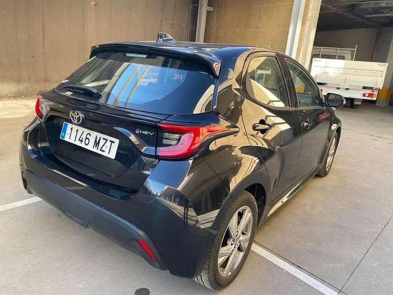 Usado Toyota Yaris Hybrid Active 116 CV (85 kW) 2025 Negro Utilitario