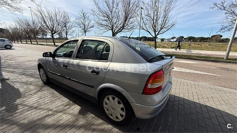 Usado Opel Astra Comfort 75 CV (55 kW) 2000 Gris / plata Berlina