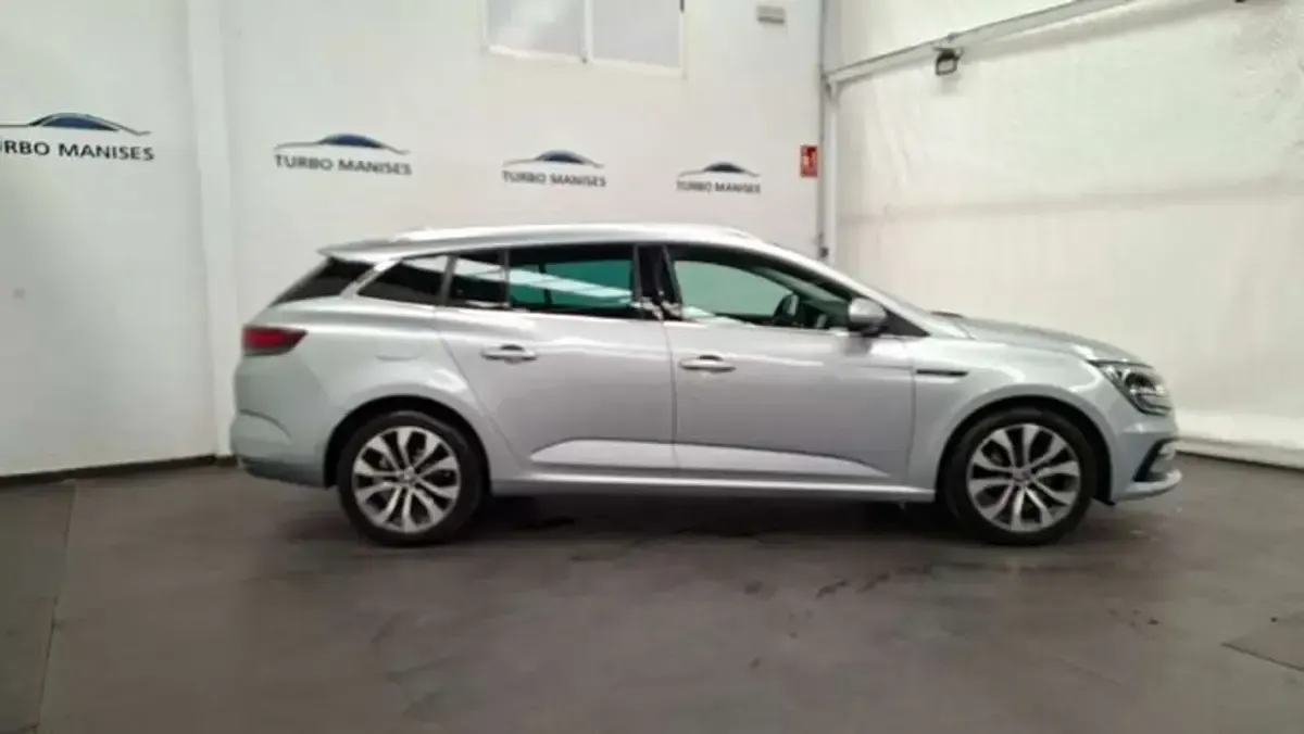 Usado Renault Mégane GrandTour Techno 140 CV (102 kW) 2023 Gris Familiar