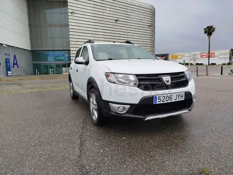 Usado Dacia Sandero Stepway 90 CV (66 kW) 2017 Blanco Berlina