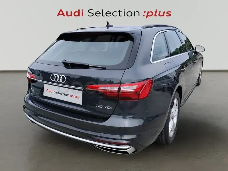 Usado Audi A4 Advanced Plus 136 CV (100 kW) 2021 Gris / plata Familiar