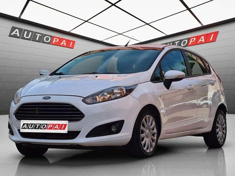 Blanco Usado 2013 Ford Fiesta Trend Utilitario | 6600 € (Precio justo) - Imagen 1/4