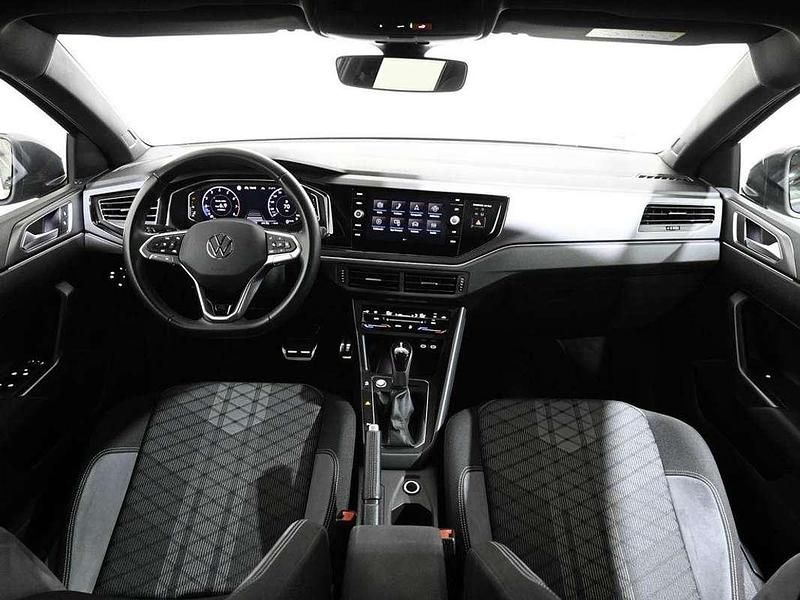 Usado VW Taigo R-line 116 CV (85 kW) 2024 Gris / plata SUV