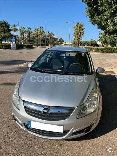 Gris / plata Usado 2009 Opel Corsa Essentia Berlina | 2000 € (Buen precio) - Imagen 1/4