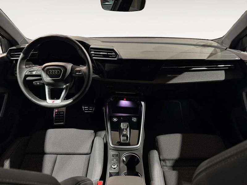 Używany Audi A3 S-Line 150 KM (110 kW) 2025 Czarny Sedan/Limuzyna