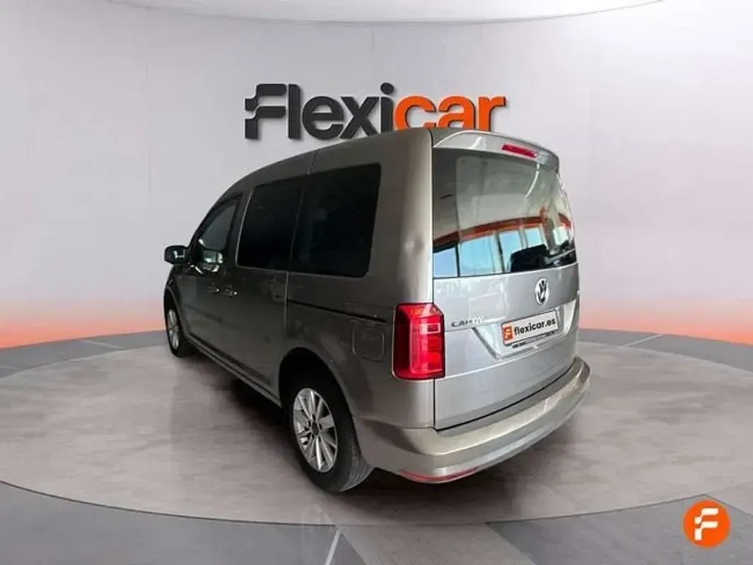 Usado VW Caddy Beach 102 CV (75 kW) 2018 Gris Monovolumen
