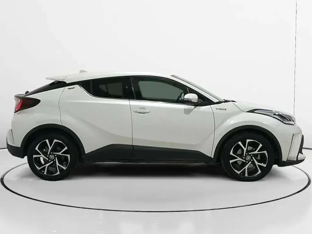 Begagnad Toyota C-HR Advance 184 HK (135 kW) 2022 Vit SUV