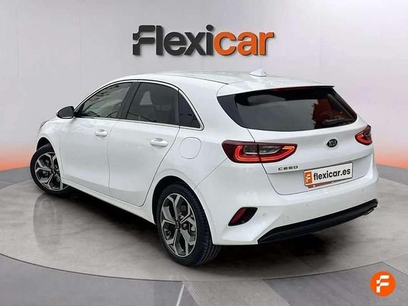 Usado Kia Ceed 101 CV (74 kW) 2018 Blanco Utilitario