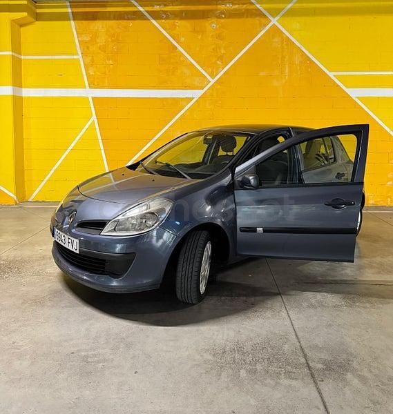 Usado Renault Clio II Privilege 85 CV (62 kW) 2007 Azul Berlina