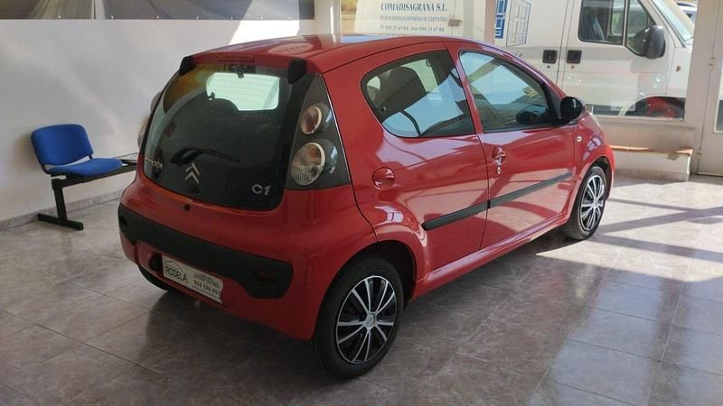 Usado Citroën C1 68 CV (50 kW) 2009 Rojo Utilitario