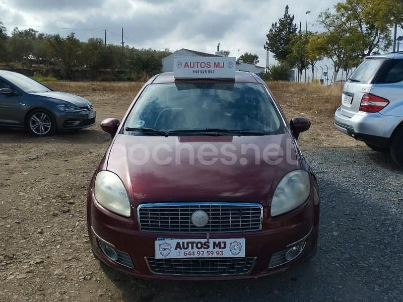 Usado Fiat Linea Active 105 CV (77 kW) 2012 Granate Berlina