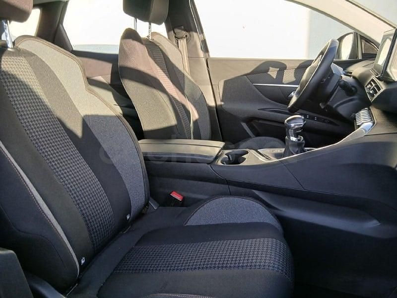 Usado Peugeot 3008 Active 130 CV (95 kW) 2022 Gris / plata SUV