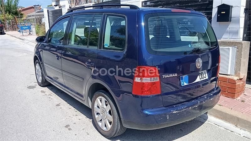 Usado VW Touran Conceptline 100 CV (73 kW) 2004 Azul Monovolumen