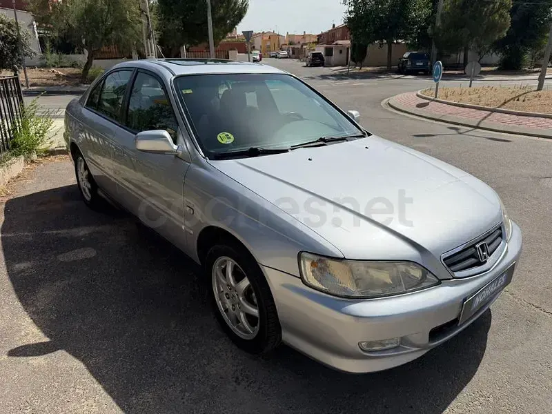 Usado Honda Accord ES 152 CV (111 kW) 2002 Gris / plata Berlina