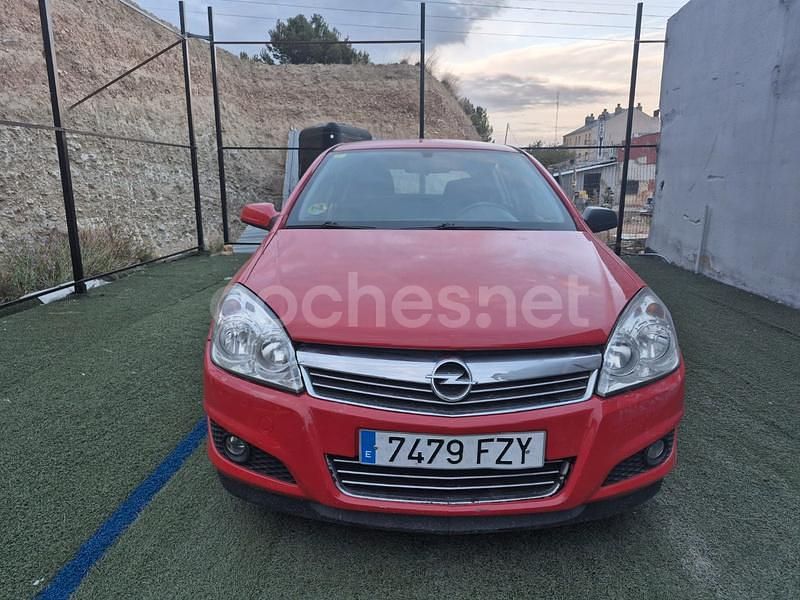 Usado Opel Astra Enjoy 100 CV (73 kW) 2008 Rojo Berlina