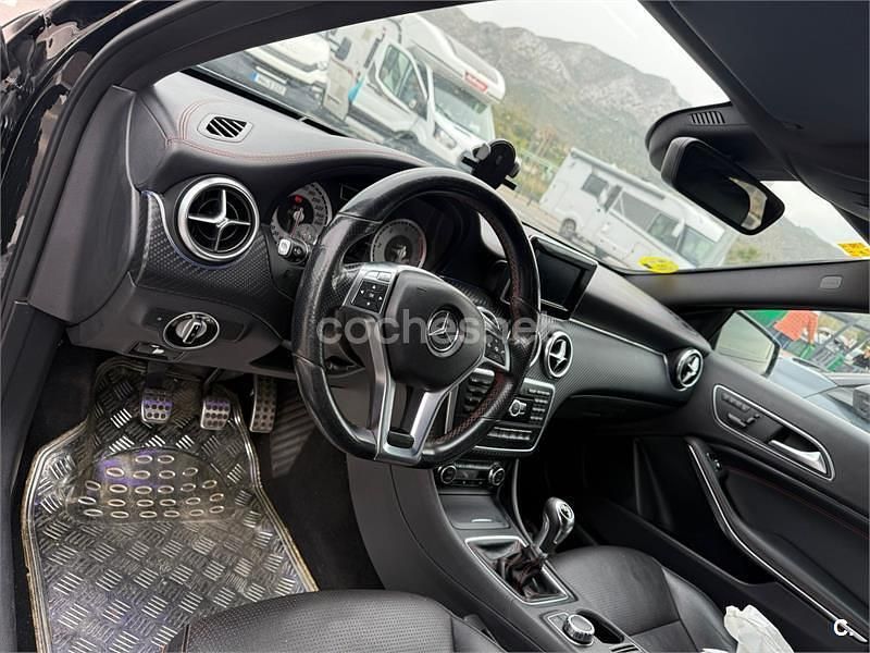 Käytetty Mercedes A200 AMG line 136 HP (100 kW) 2014 Musta Sedan