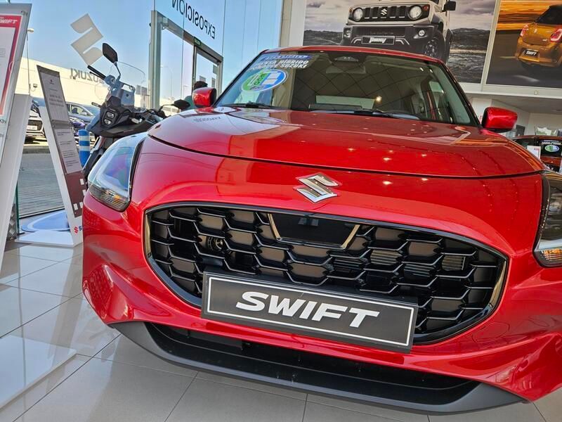 Rojo Usado 2024 Suzuki Swift | 22.710 € - Imagen 1/4