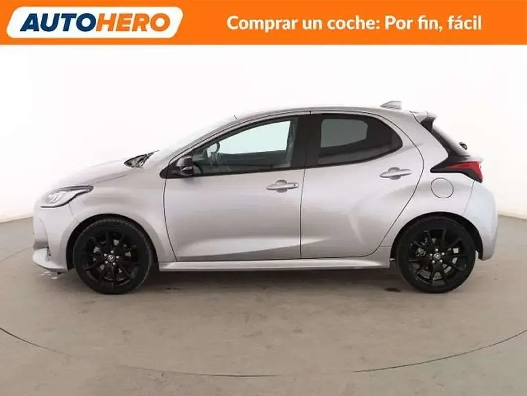 Usado Toyota Yaris Hybrid Style 116 CV (85 kW) 2022 Gris Berlina