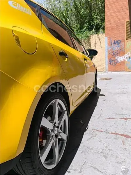 Usado Seat Ibiza Style 105 CV (77 kW) 2009 Amarillo Berlina