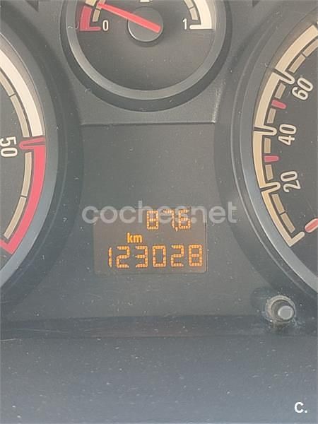 Usado Opel Corsa 75 CV (55 kW) 2010 Blanco Berlina