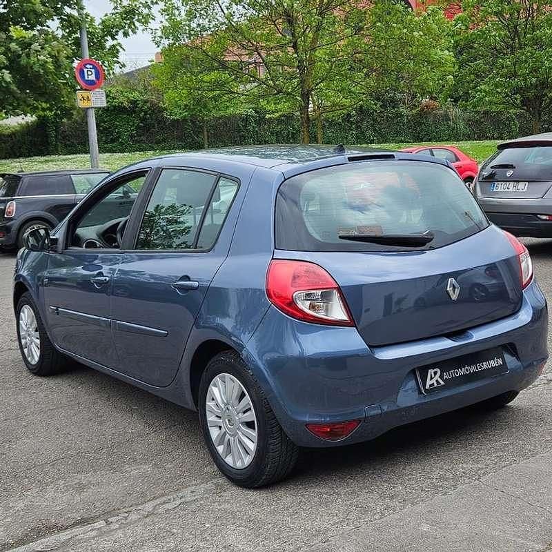 Usado Renault Clio II 75 CV (55 kW) 2010 Azul Utilitario