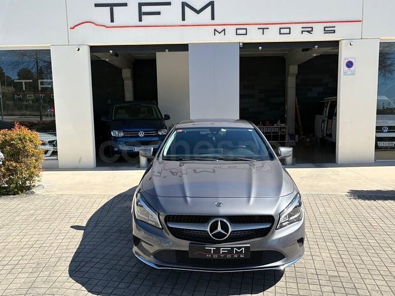 Usado Mercedes CLA200 136 CV (100 kW) 2018 Gris / plata Berlina