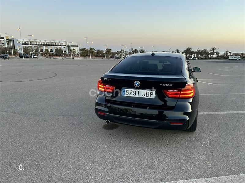 Usado BMW 320 Gran Turismo 184 CV (135 kW) 2015 Negro Berlina