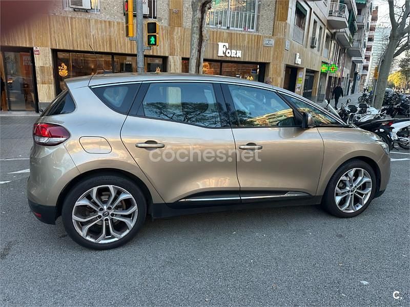 Usado Renault Scénic III Intens 130 CV (95 kW) 2016 Beige Monovolumen