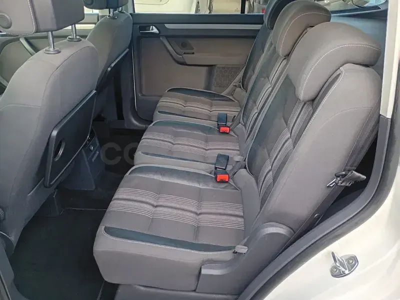 Usado VW Touran Sport 140 CV (102 kW) 2012 Blanco Monovolumen