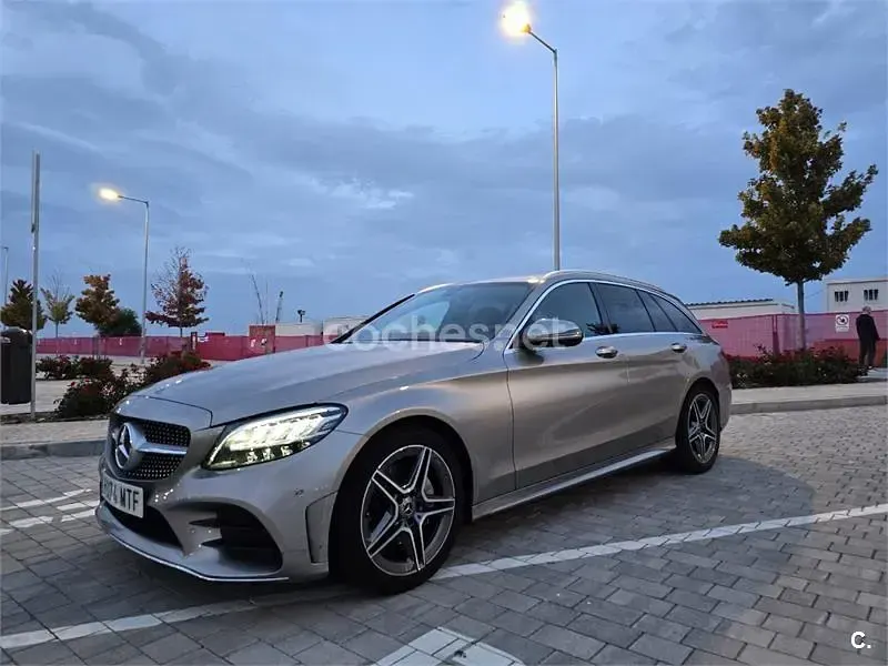 Usado Mercedes C180 156 CV (114 kW) 2020 Gris / plata Familiar