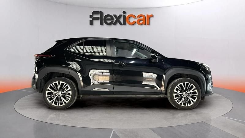 Usado Toyota Yaris Hybrid Plus 116 CV (85 kW) 2021 Negro