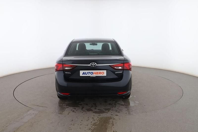 Usado Toyota Avensis Advance 143 CV (105 kW) 2017 Gris Berlina