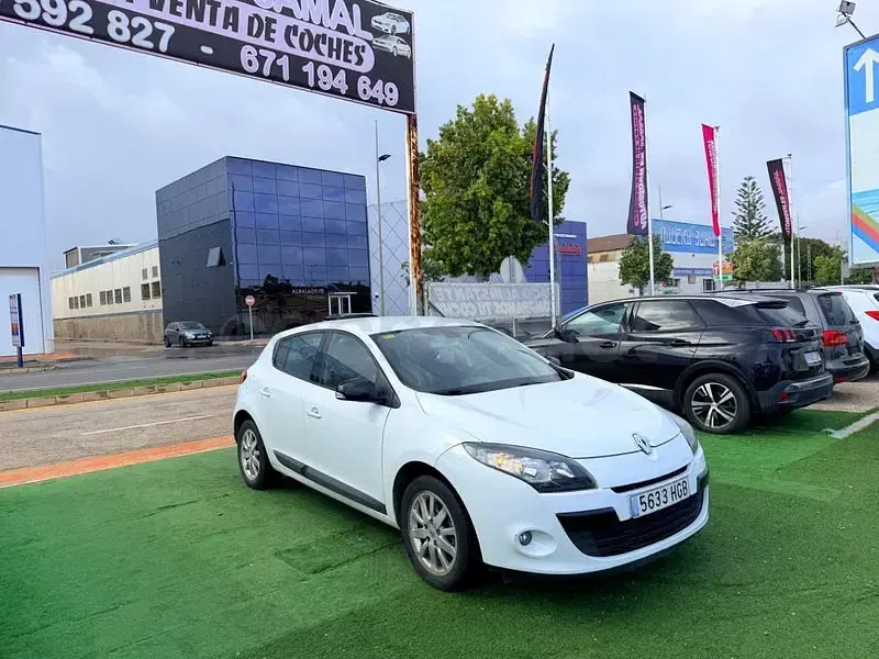 Usado Renault Mégane III Dynamique 110 CV (80 kW) 2011 Blanco Berlina