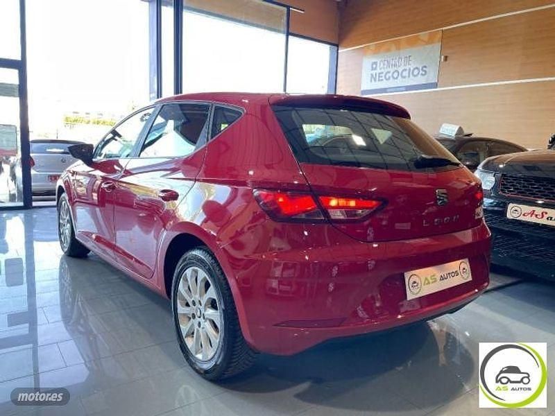 Usado Seat Leon Style 110 CV (80 kW) 2015 Rojo Berlina