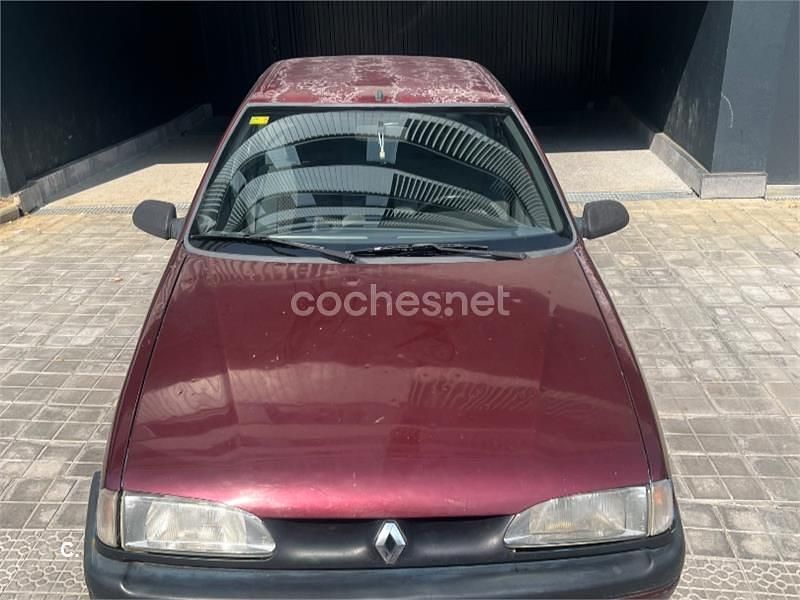 Usado Renault R9 140 CV (102 kW) 1992 Granate Berlina