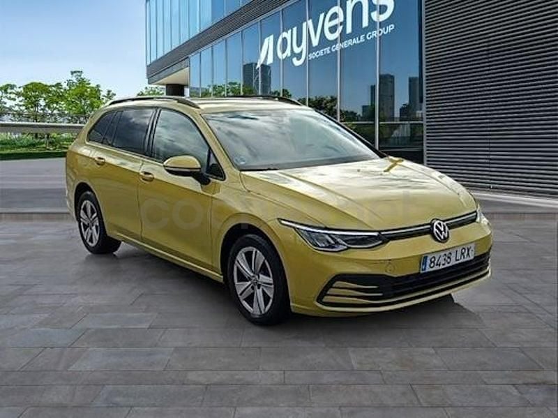 Usado VW Golf VIII Life 115 CV (84 kW) 2021 Amarillo Familiar