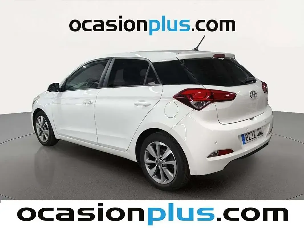 Usado Hyundai i20 75 CV (55 kW) 2016 Blanco Utilitario