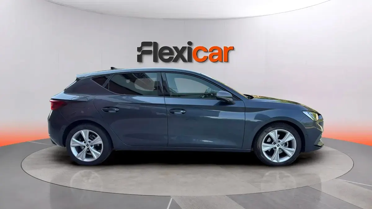 Usado Seat Leon FR 150 CV (110 kW) 2025 Gris Familiar