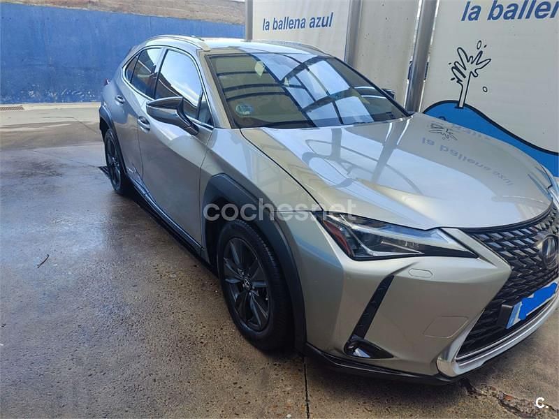 Usado Lexus UX Business Edition 184 CV (135 kW) 2020 Gris / plata SUV