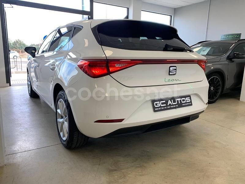 Usado Seat Leon Reference 90 CV (66 kW) 2021 Blanco Berlina