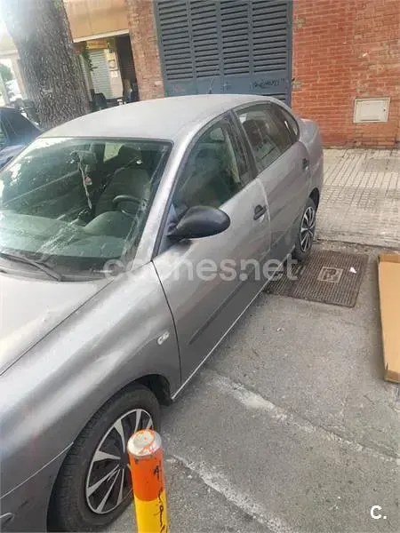 Usado Seat Cordoba Sport 100 CV (73 kW) 2008 Gris / plata Berlina