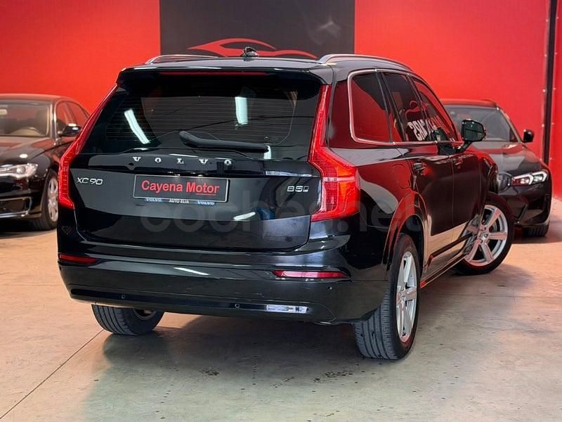 Käytetty Volvo XC90 Core 235 HP (172 kW) 2022 Musta Katumaasturi