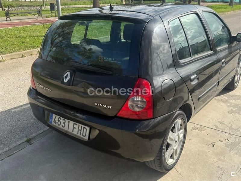 Usado Renault Clio II Campus 65 CV (47 kW) 2006 Gris / plata Berlina